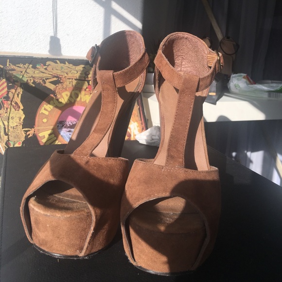 Camel color heels - Picture 2 of 3
